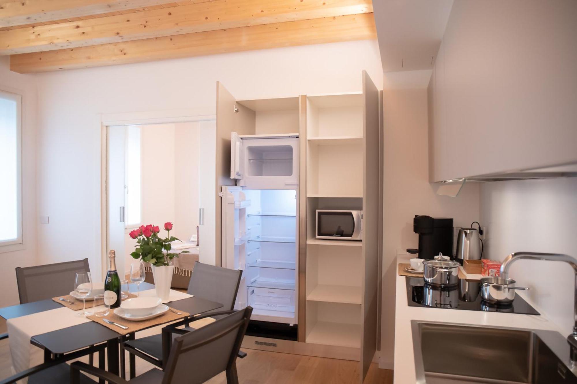 Amendola City View Apartments Suite Romantica Como Bagian luar foto