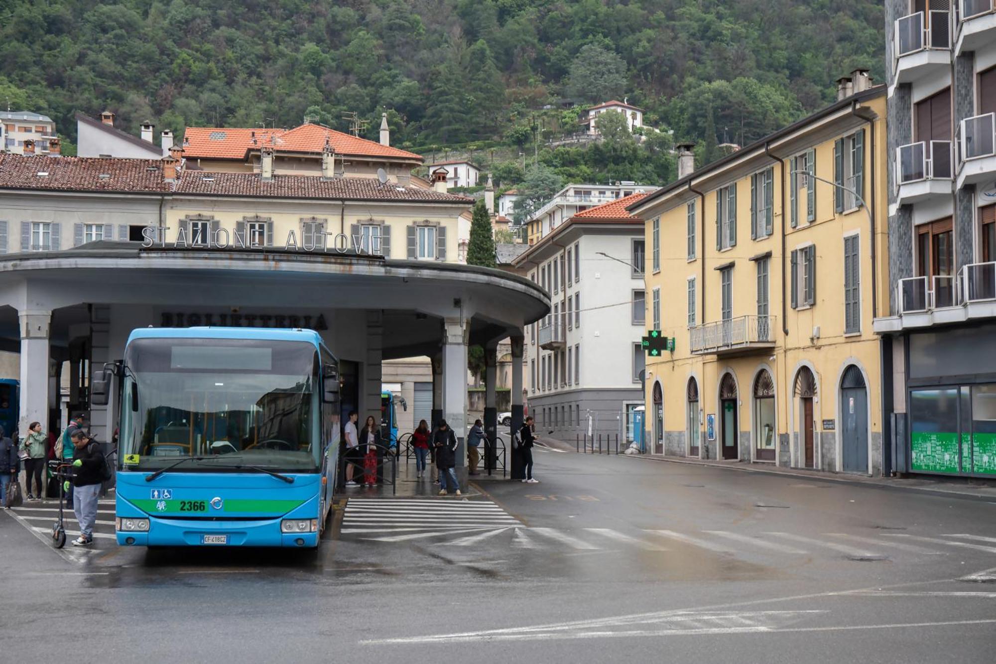 Amendola City View Apartments Suite Romantica Como Bagian luar foto
