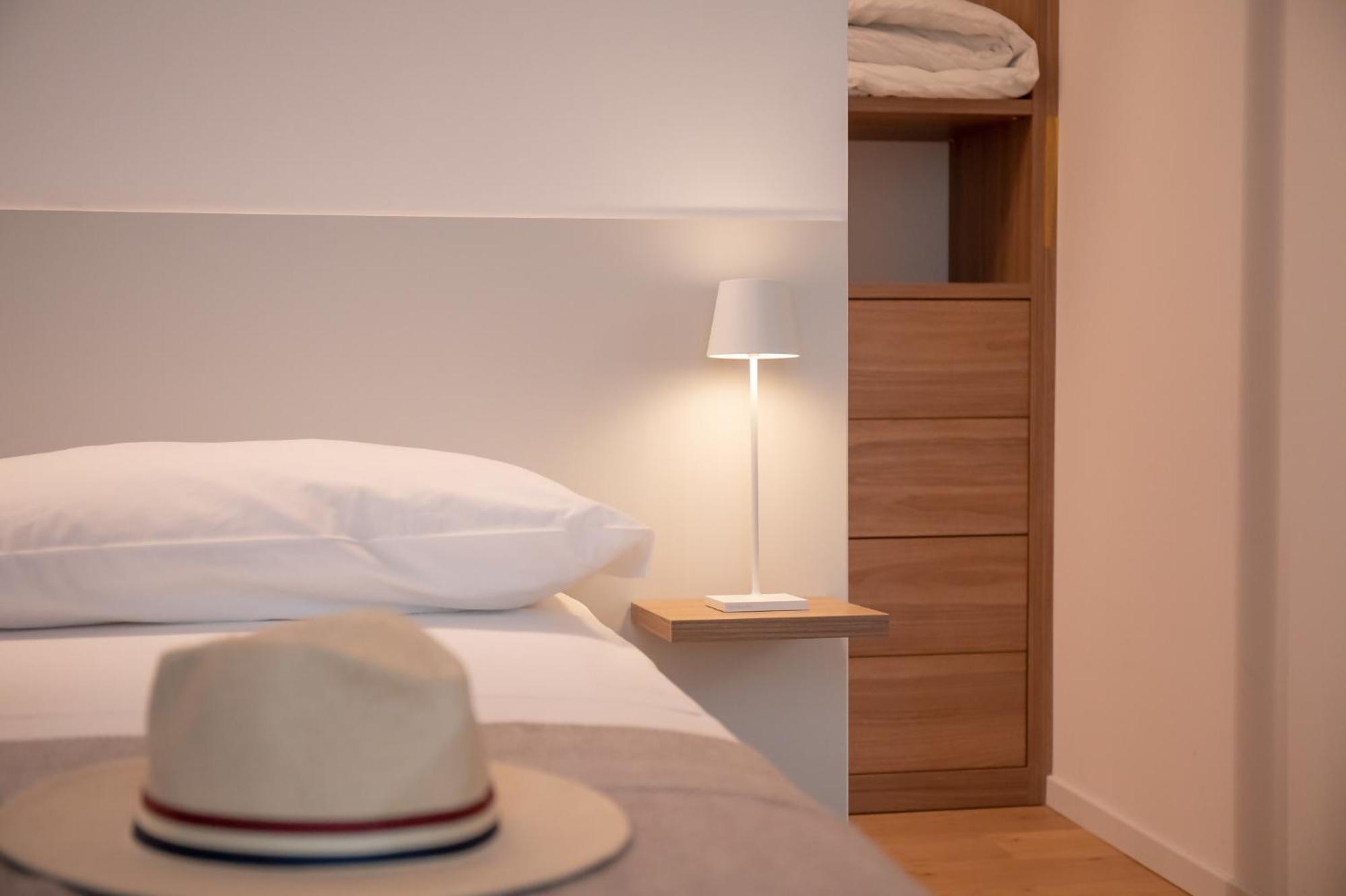 Amendola City View Apartments Suite Romantica Como Bagian luar foto