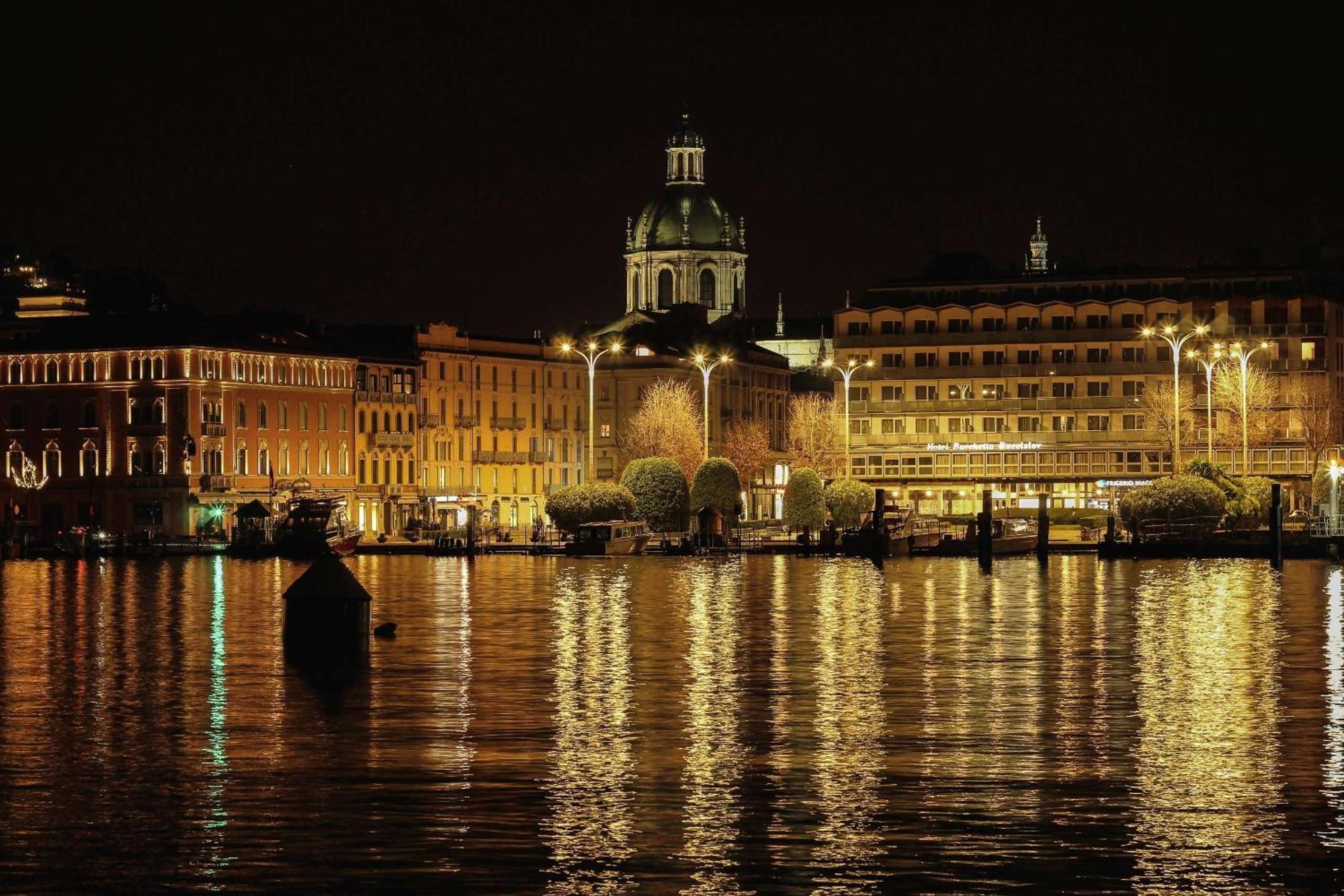 Amendola City View Apartments Suite Romantica Como Bagian luar foto