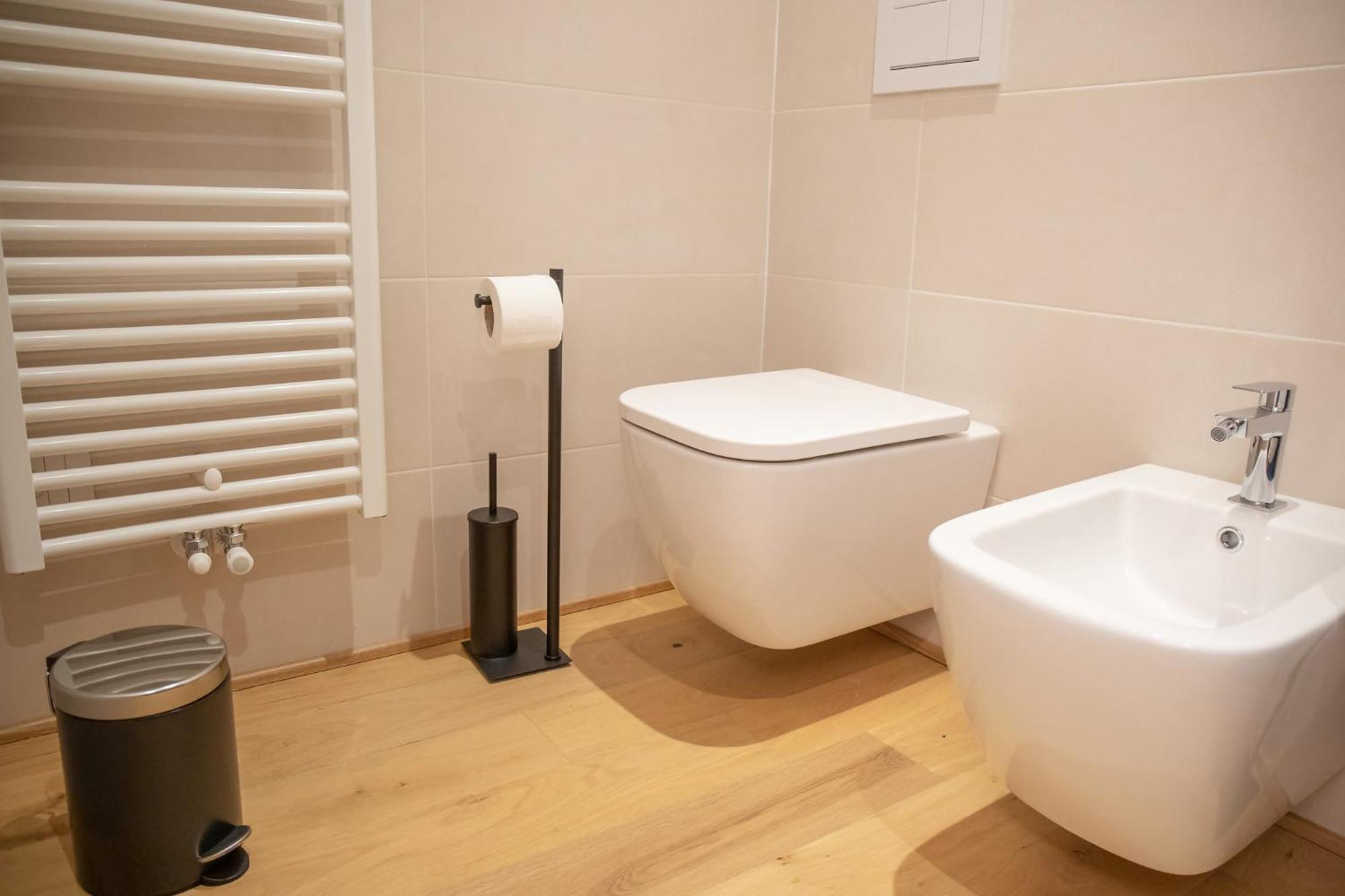 Amendola City View Apartments Suite Romantica Como Bagian luar foto