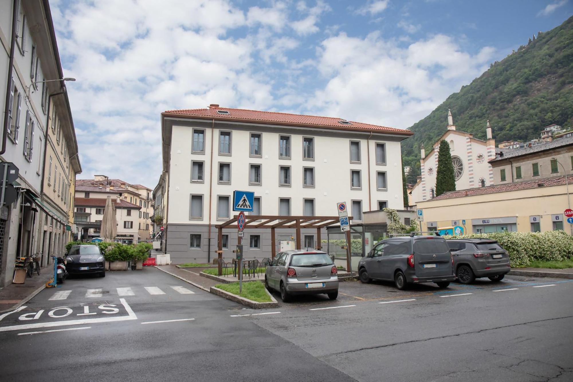 Amendola City View Apartments Suite Romantica Como Bagian luar foto