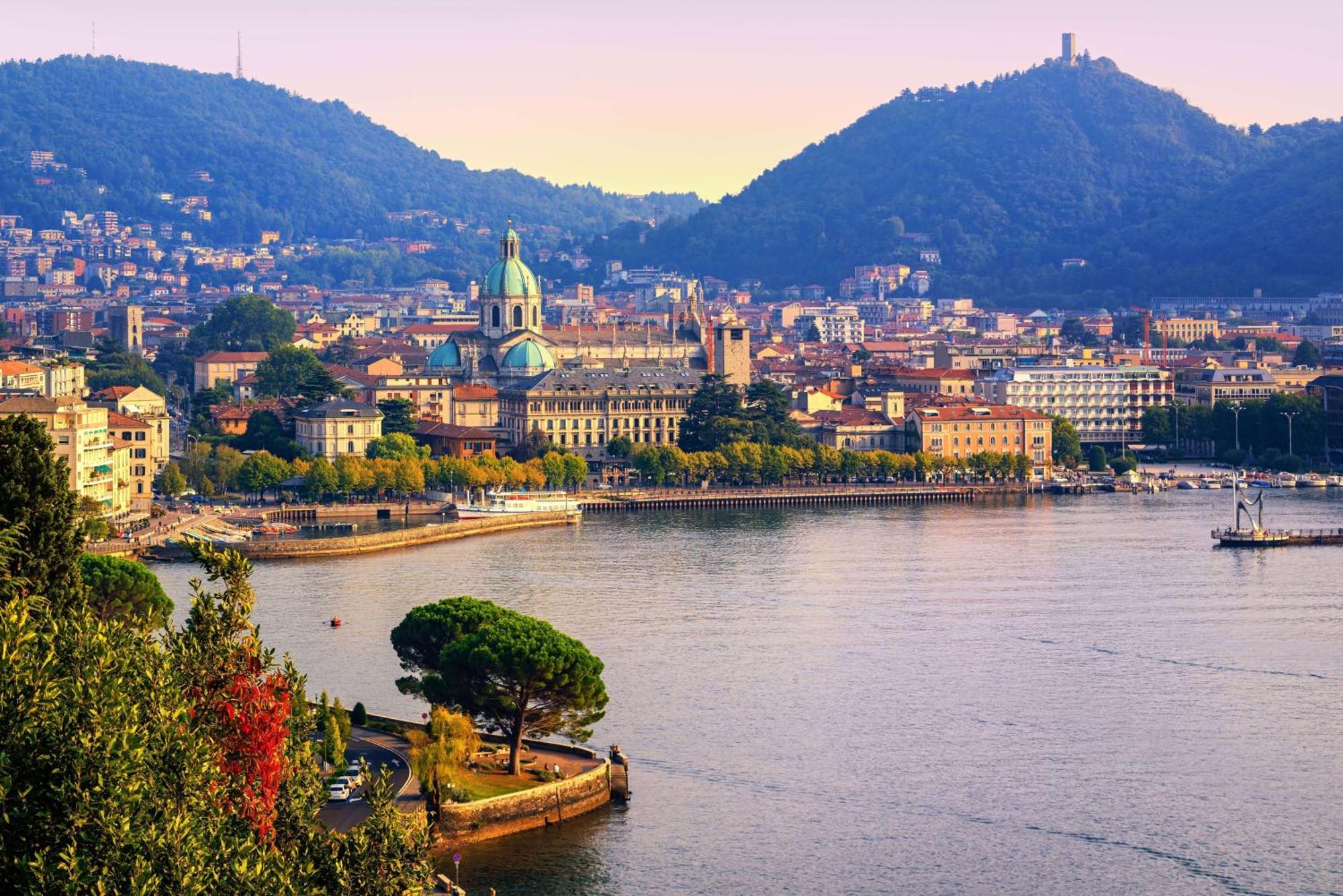 Amendola City View Apartments Suite Romantica Como Bagian luar foto